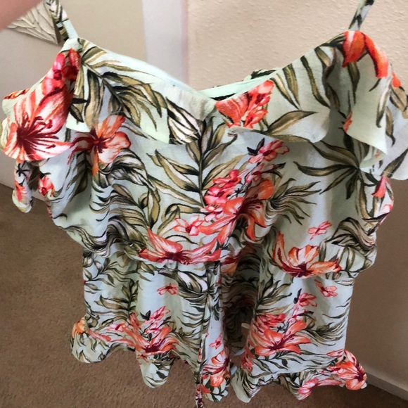 Beautiful romper - Picture 6 of 10